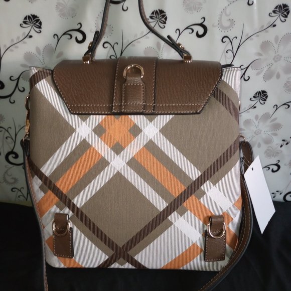 AR New York 2 in 1 Khaki Bag (Arm & Back Strap) Vegan Leather - Picture 2 of 6